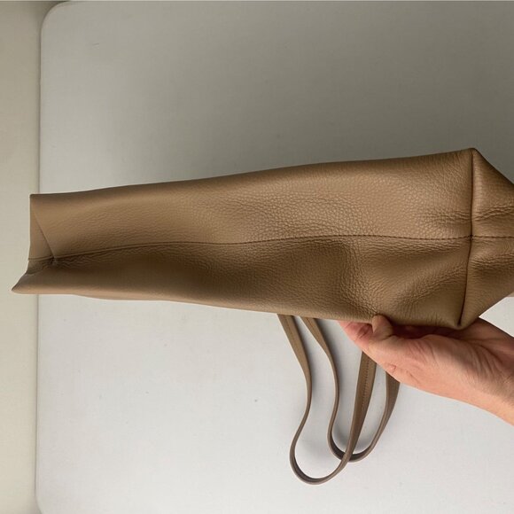 NWT $328 Cuyana Classic Easy Zipper Tote Purse Cappuccino - Picture 5 of 10